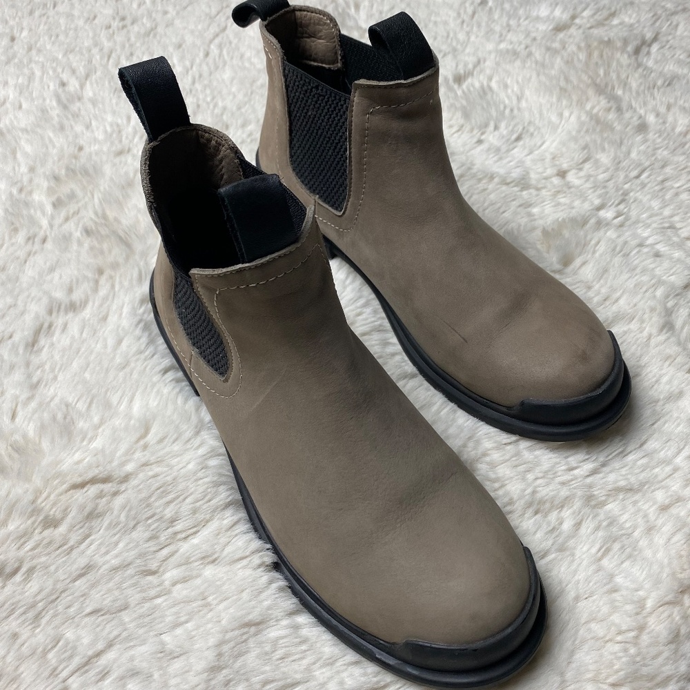 Bueno Women's Easy Chelsea Boot Size EU 37 US 6.5-7 - Picture 2 of 9